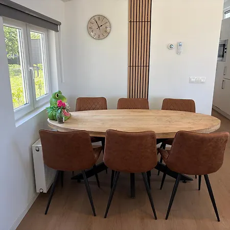 Holiday park Lessenaar 76 Zennewijnen