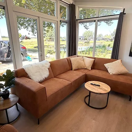 Holiday park Lessenaar 76 *
