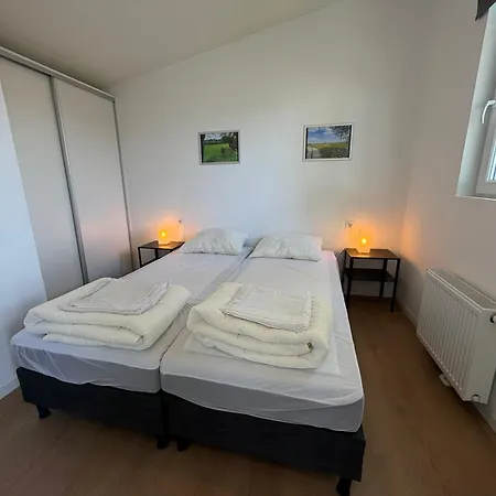 Holiday park Lessenaar 76 *